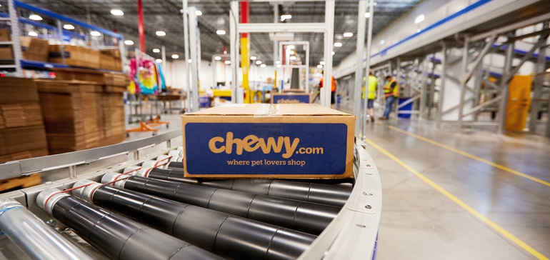 Chewy 报告称，由于需求仍然很高，第一季度的净销售额增长了 30%