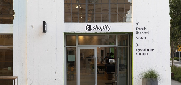 Shopify 保持快速增长，收入增长 57%