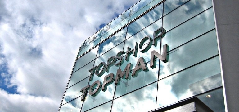 为了吸引 Z 世代的关注，Nordstrom 持有 Topshop 的少数股权
