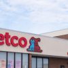 由于类别需求仍然很高，Petco 销售额增长了 19%