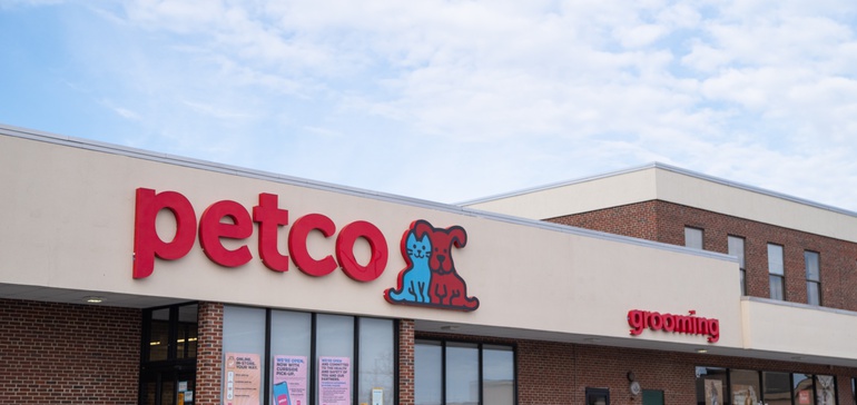 由于类别需求仍然很高，Petco 销售额增长了 19%