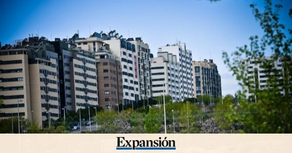 El precio de la vivienda de segunda mano cae un 0,5% mensual en abril tras 27 meses al alza