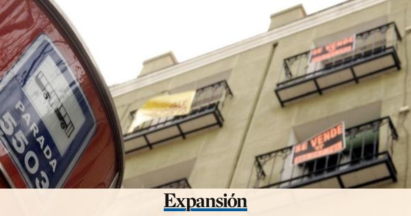 La compraventa de viviendas desciende un 2,9% en marzo, según los notarios