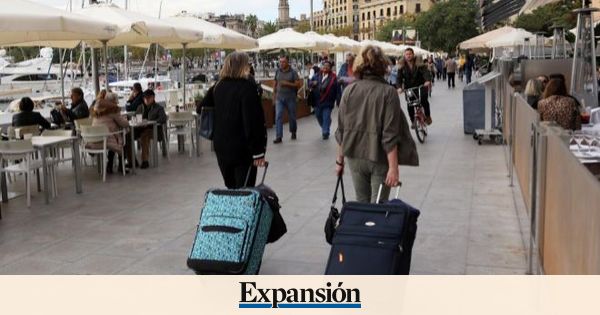 La entrada de turistas sube un 3,7% hasta marzo y sus gastos, un 4,1%