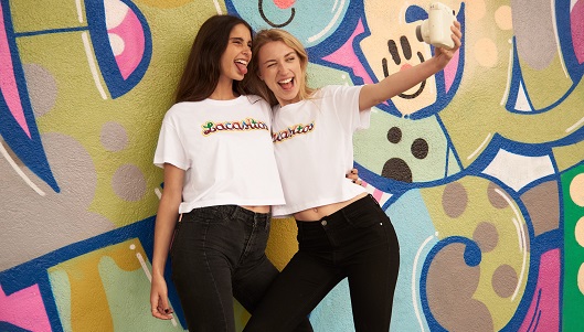 'Cobranding': Pull & Bear lanza una camiseta de Lacasitos | Marcas