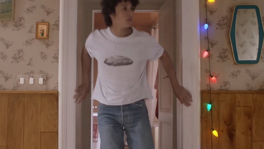 Descubre las 20 referencias a series que hay en este spot | Internacional