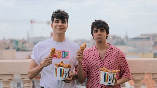 KFC y Los Javis celebran juntos el Orgullo con esta acción | Marcas