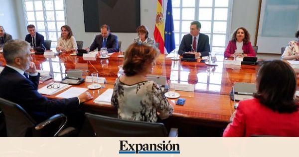 El Gobierno convoca a las comunidades para prepararse ante un Brexit duro