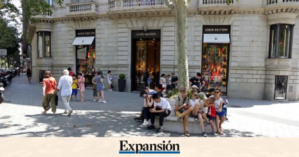 La actividad del sector servicios se acelera en agosto