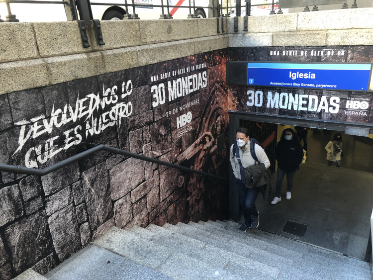 Ingeniosa acción de exterior de HBO para el lanzamiento de ‘30 monedas’