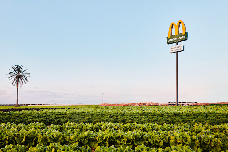 McDonald’s instala tótems en el campo para señalar el origen de sus ingredientes