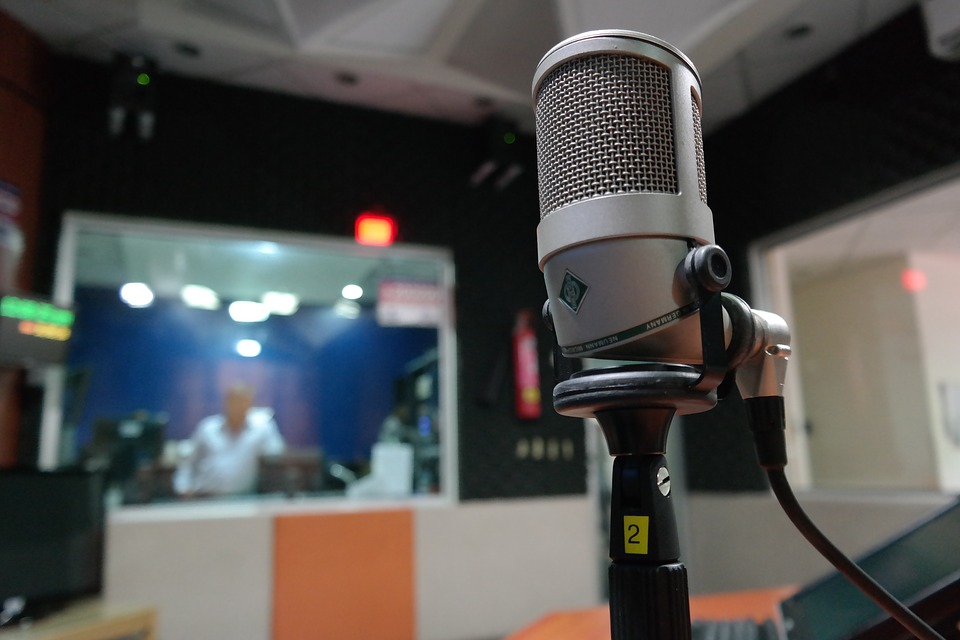 A los españoles todavía les gusta escuchar el fútbol por la radio