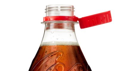 Coca-Cola prueba en España un nuevo tapón adherido a su botella