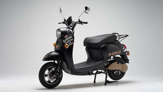Estrella Galicia 0,0 regala 150 motos eléctricas de la marca Velca a través de esta promoción