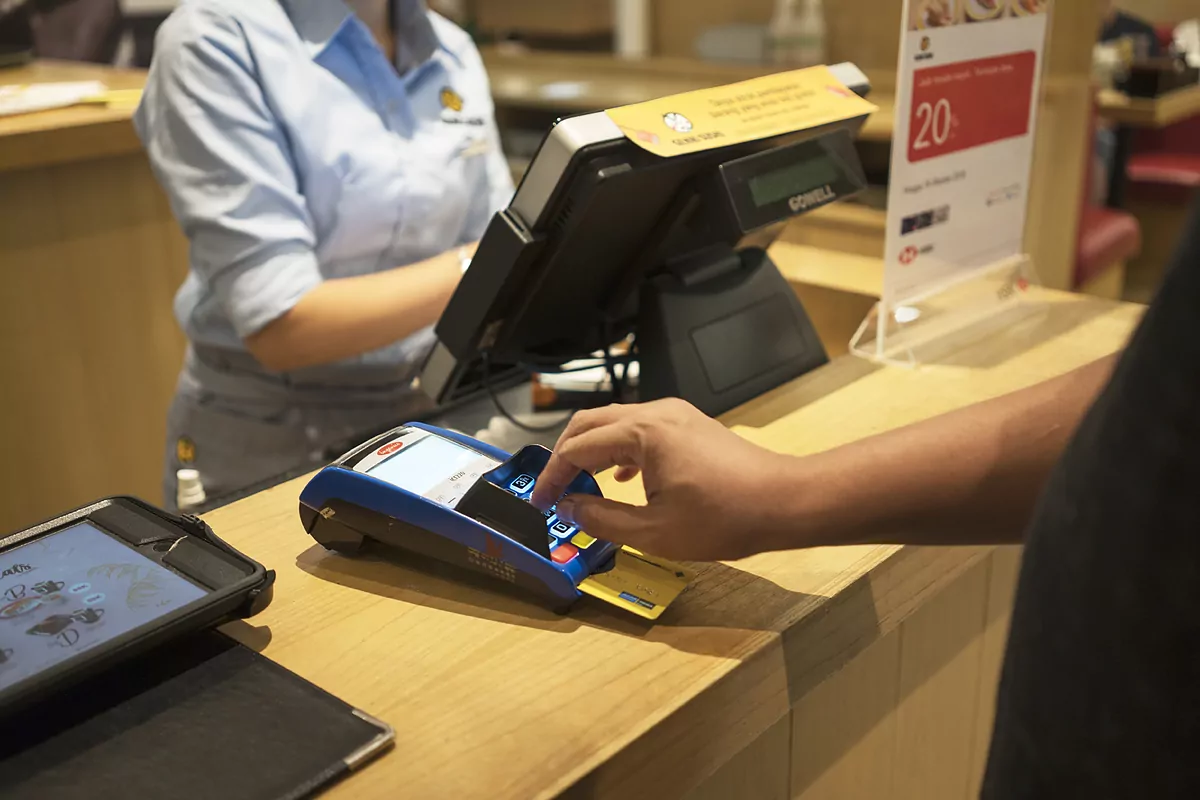 La confianza del consumidor sube 10 puntos en febrero y marca su mejor dato desde el Covid