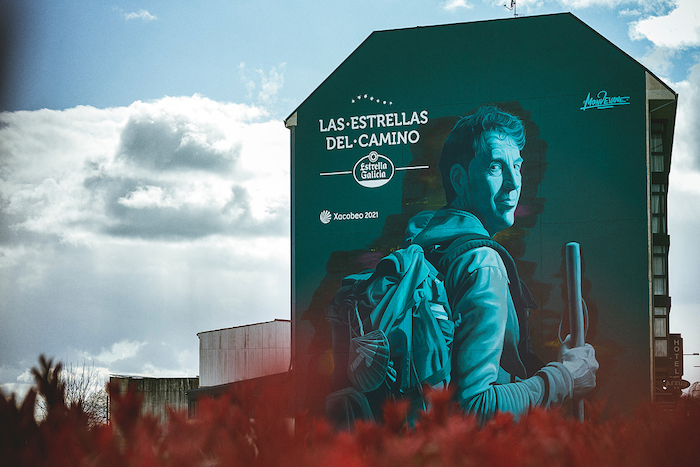 Los bellos murales que Estrella Galicia ha creado para los peregrinos del Camino de Santiago