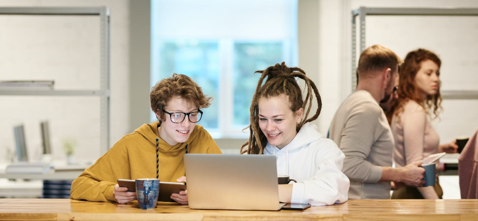 Mujeres trabajando en oficina Emprendedoras Septiembre 2020