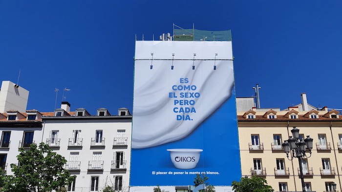 La primera lona de Oikos tiene un mensaje que va a llamar a atención