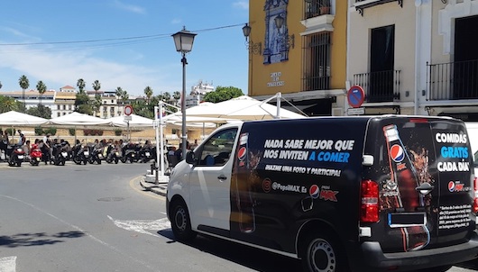 Pepsi Max sale a la calle con 17 furgonetas para apoyar a la hostelería andaluza