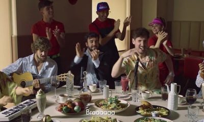 Vips parodia el 'tiny desk' de C.Tangana en su última campaña