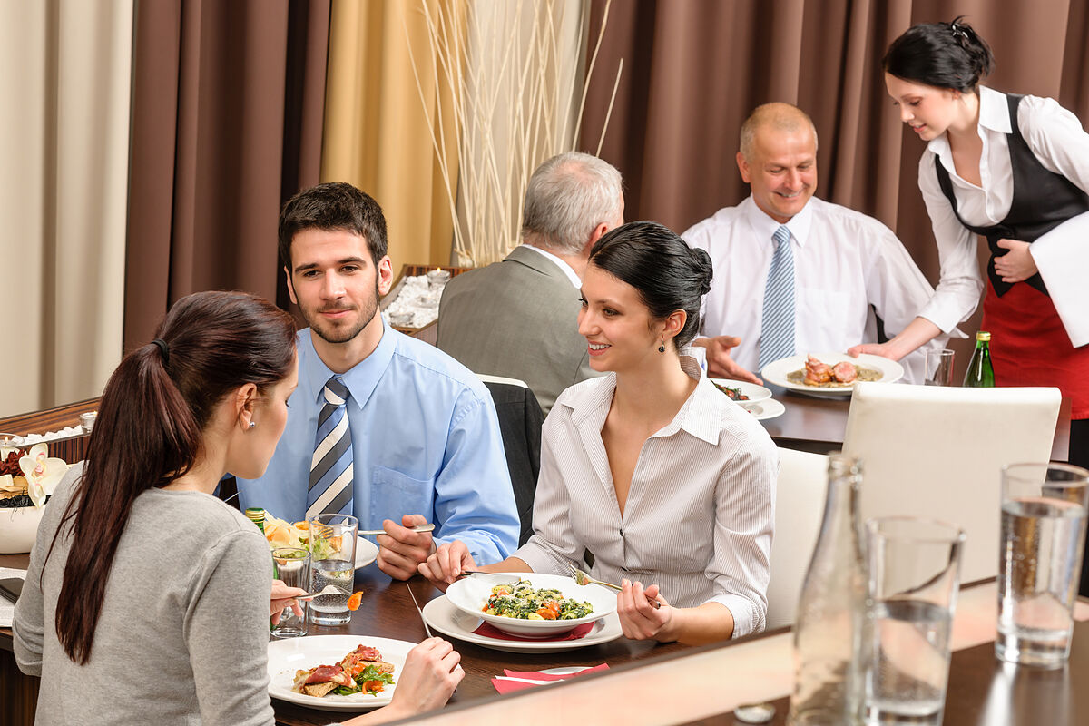 Las empresas pueden deducirse los gastos de comidas con clientes