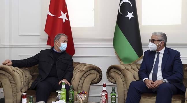 La Turquie menace de répondre à toute attaque de ses forces par Haftar