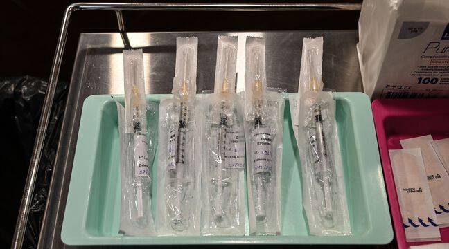 Non, la vaccination n’est pas interdite aux personnes qui ont déjà été contaminées