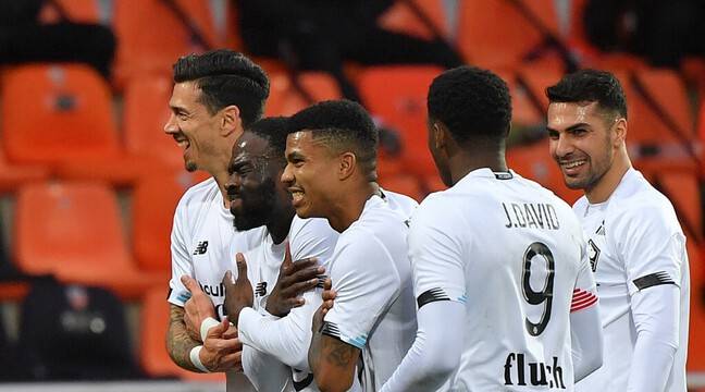 Lille explose Lorient et reprend la tête du championnat