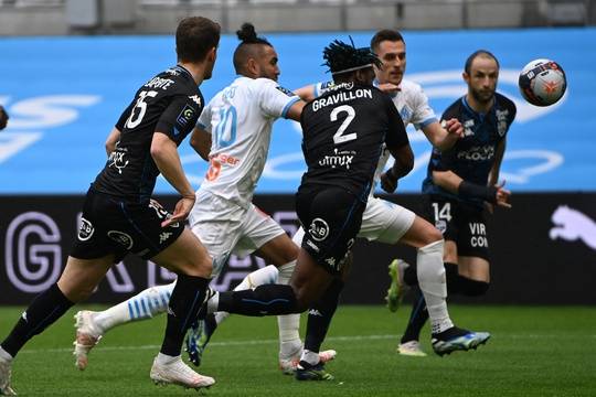 Moffi remet les Merlus dans ce match très animé… Suivez la rencontre avec nous