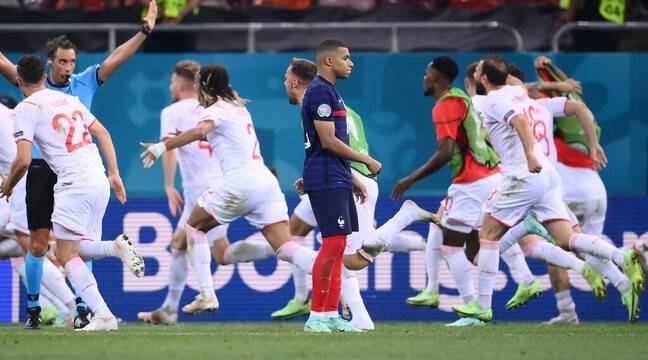Les Bleus tombent de (très, très, très) haut au terme d’un match au scénario de déglingo