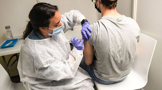 Journée record pour la vaccination en France avec 879.597 injections