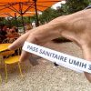 Le dispositif de bracelet pour accéder aux bars et restaurants suspendu