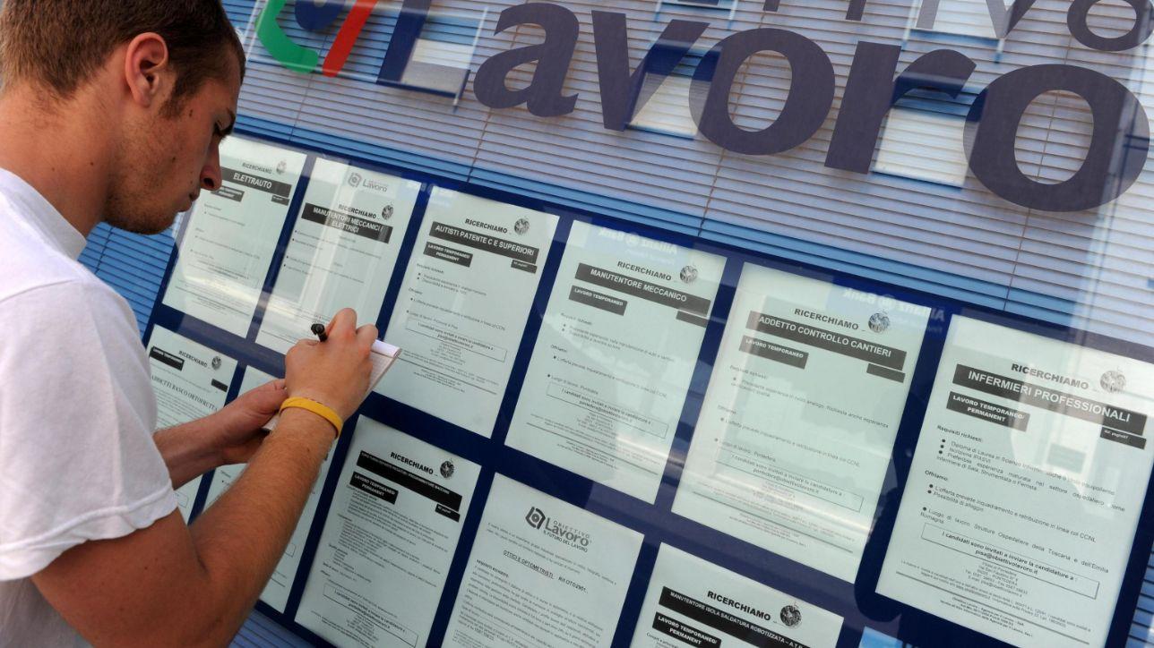 Istat, a luglio torna a salire il tasso di disoccupazione: è al 9,9% | Peggio di noi solo Grecia e Spagna