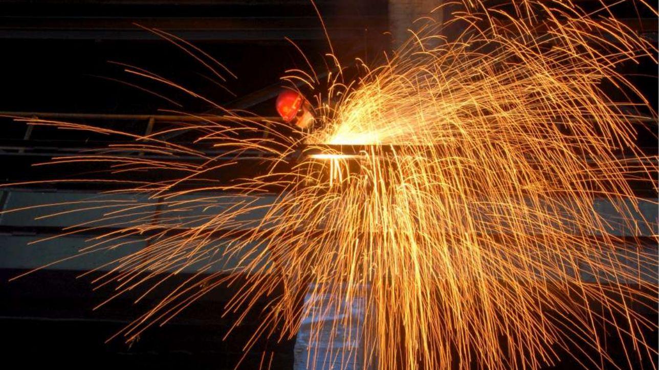 Industria, la produzione cala dell'1,2% sull'anno: dal 2007 si è perso il 18,8%