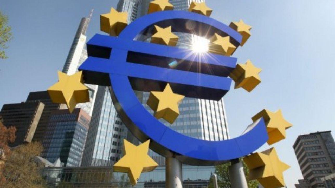 La Bce lancia un nuovo Qe da 20 miliardi al mese | Draghi: non deve servire agli Stati per fare deficit