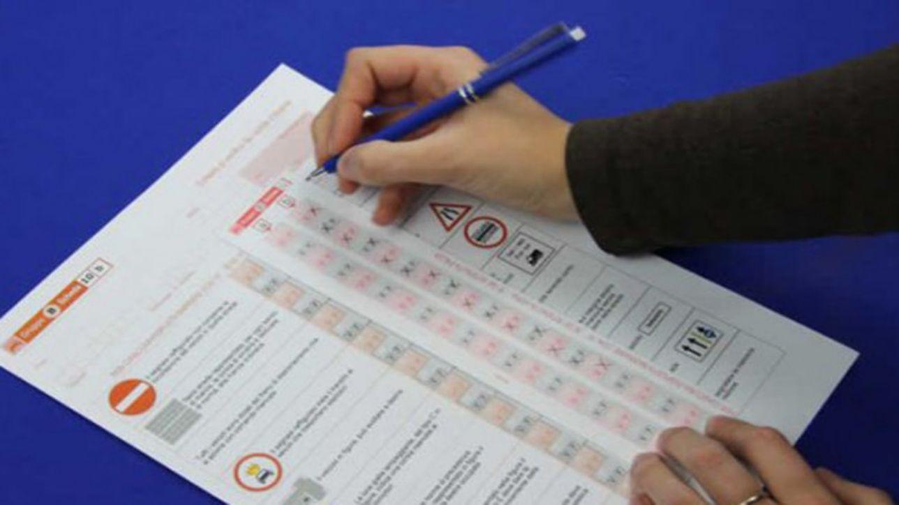 Patenti, in arrivo aumenti del 22% | La misura è retroattiva: esborsi anche per chi l'ha conseguita dopo il 2015