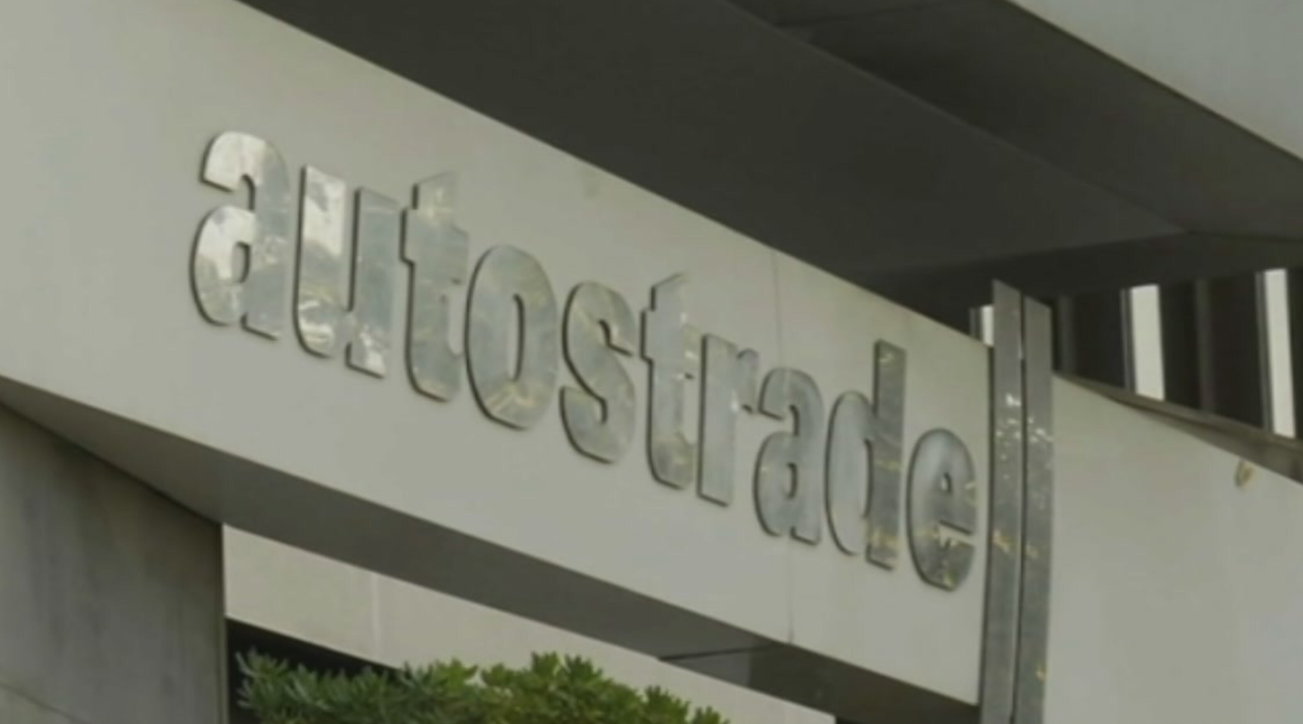 Autostrade, il governo e Atlantia ai ferri corti: si valuta la revoca | La società: "Sarebbe un gravissimo default sistemico per tutta l'Ue"