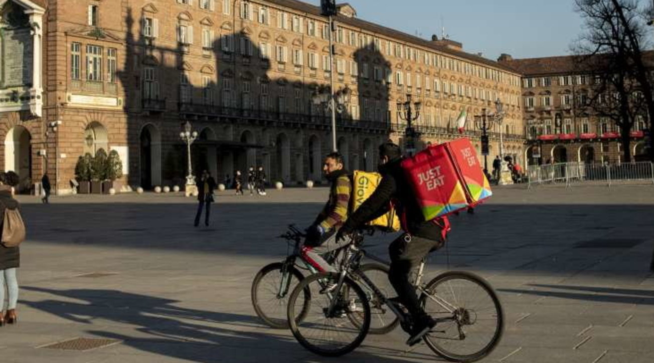 Just Eat: dal 2021 i rider saranno lavoratori dipendenti