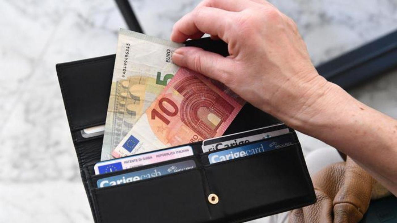 Allarme banche: 2,7 milioni di italiani a rischio fallimento a giugno