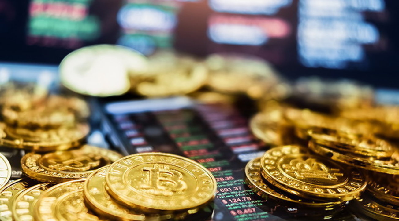 Bitcoin continua la sua corsa, sfonda anche i 61mila dollari