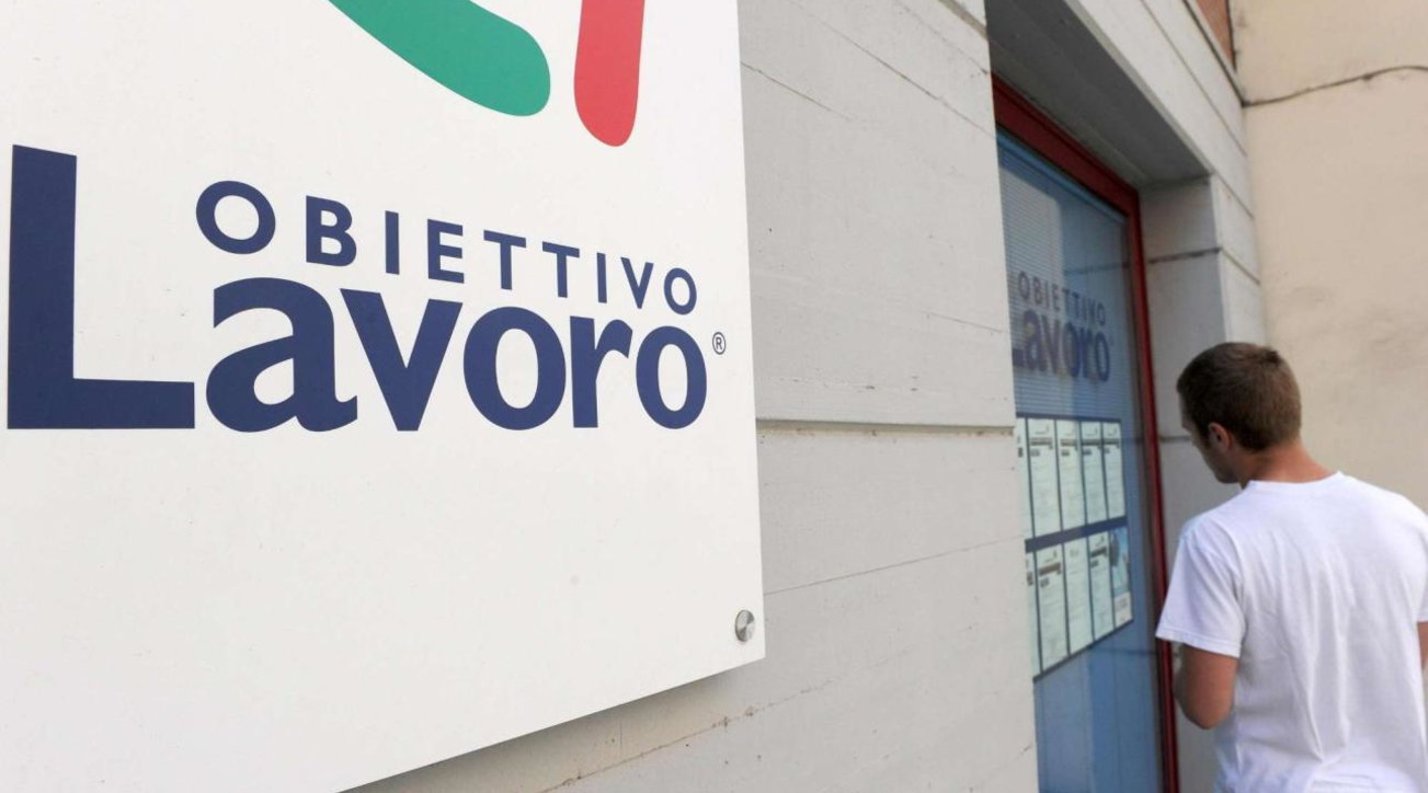 Effetto Covid, Istat: calo degli occupati senza precedenti, -456mila nel 2020