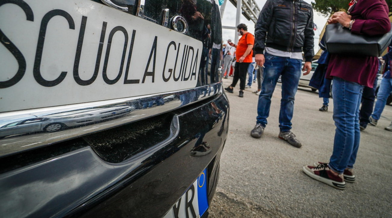 Covid, le autoscuole: "Ripristinare gli esami di guida nelle zone rosse"