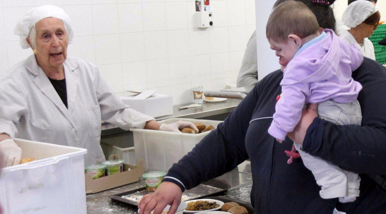 Covid, Coldiretti: niente festa per le mamme di 1,3 milioni di bambini poveri, +18%