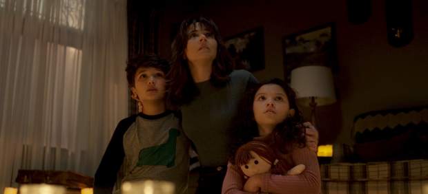 El personaje de Linda Cardellini y sus hijos.