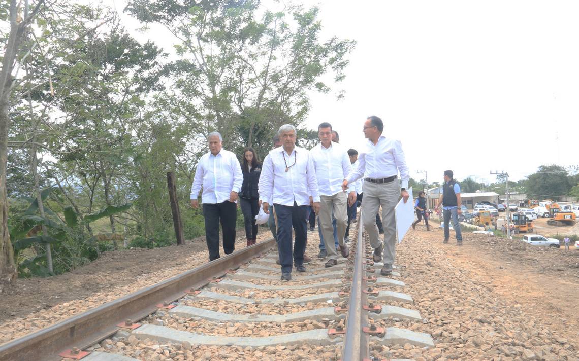 AMLO defiende licitación del Tren Maya sin consultar a pueblos indígenas