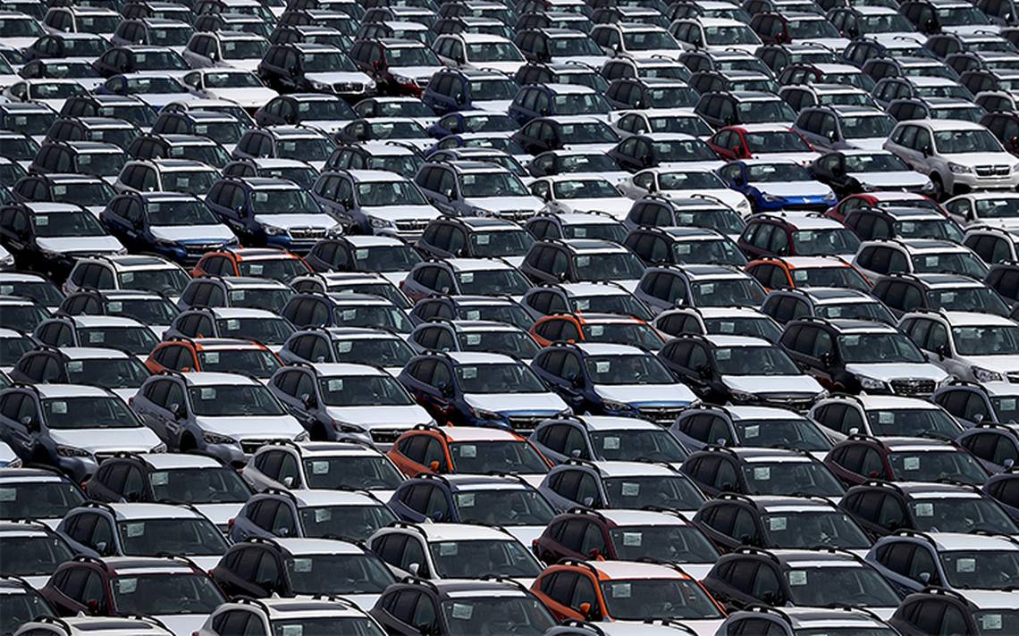 Trump posterga seis meses decisión sobre aranceles a vehículos europeos