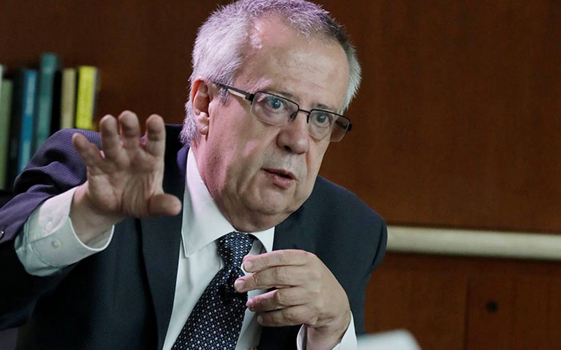 Gobierno expresa "fuerte desacuerdo" a calificaciones negativas de Fitch