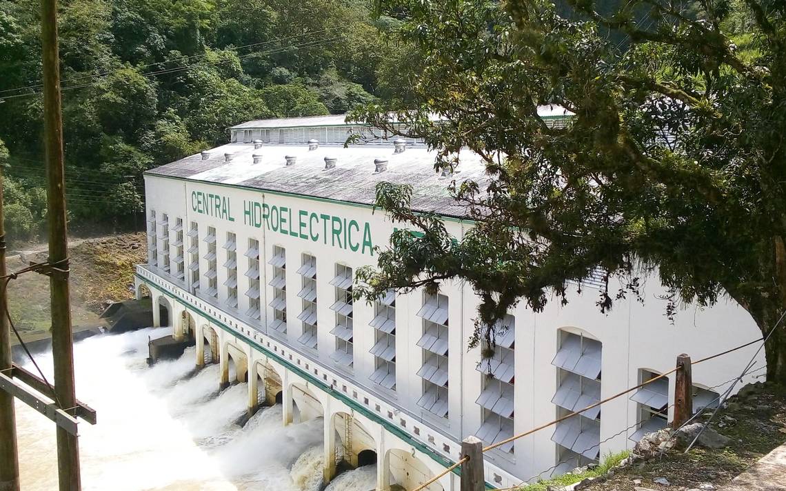 Regala Estado seis terrenos a sindicato de electricistas