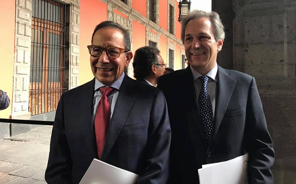 AMLO acuerda mesa de conciliación con empresarios sobre CFE