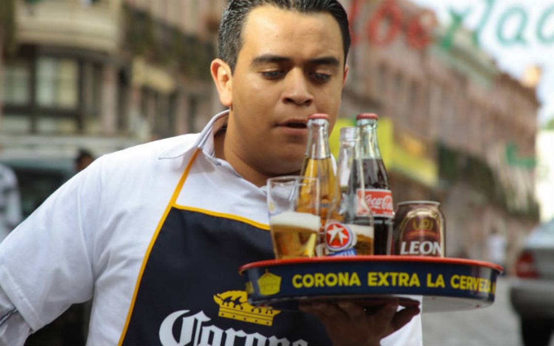 Siempre se ha cobrado impuestos por propinas, aclara el SAT